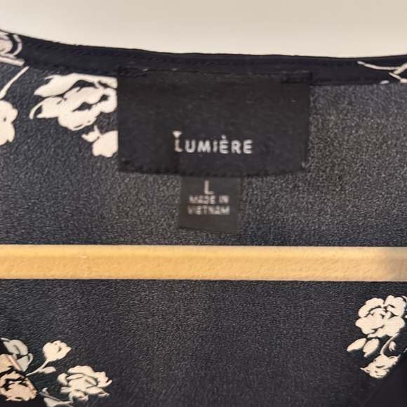 Beautiful Lumiere Navy Floral Blouse - Picture 4 of 4